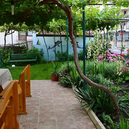 Tangra Guest house